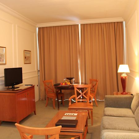 Napoleon Hotel Beiroet Buitenkant foto