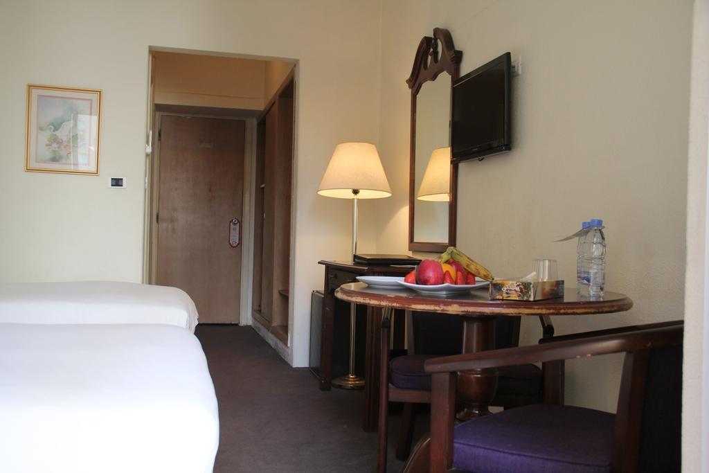 Napoleon Hotel Beiroet Buitenkant foto