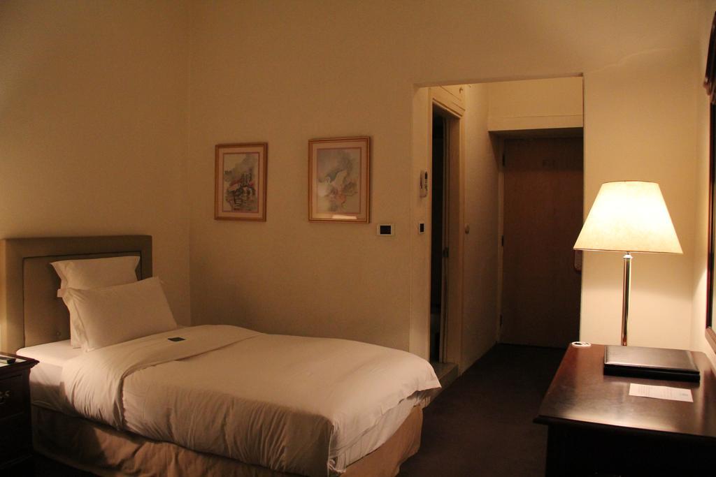 Napoleon Hotel Beiroet Buitenkant foto