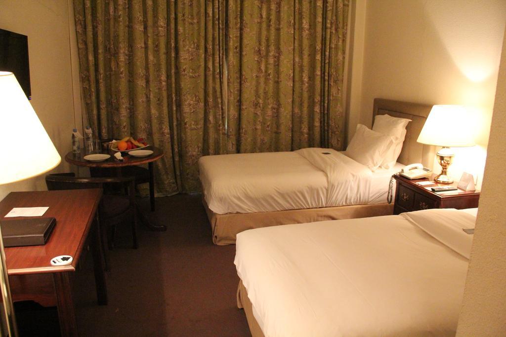 Napoleon Hotel Beiroet Buitenkant foto