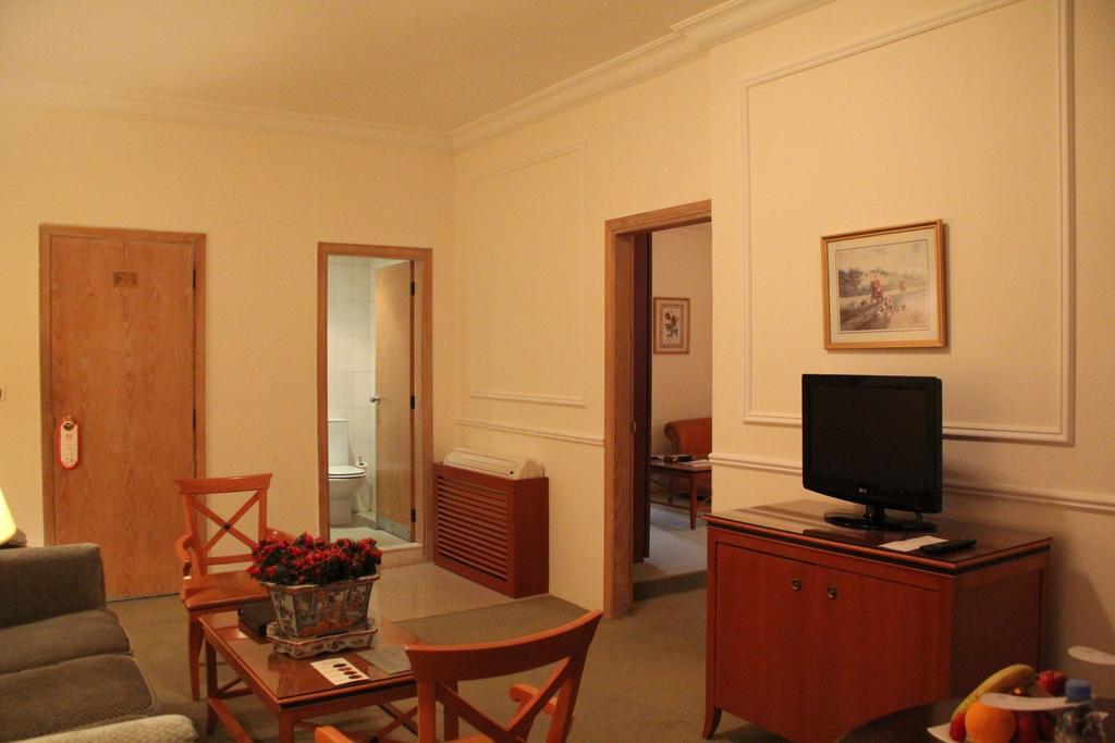 Napoleon Hotel Beiroet Buitenkant foto
