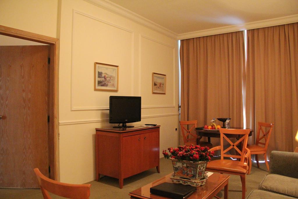 Napoleon Hotel Beiroet Buitenkant foto