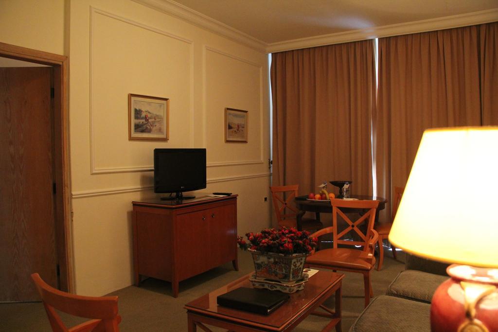 Napoleon Hotel Beiroet Buitenkant foto