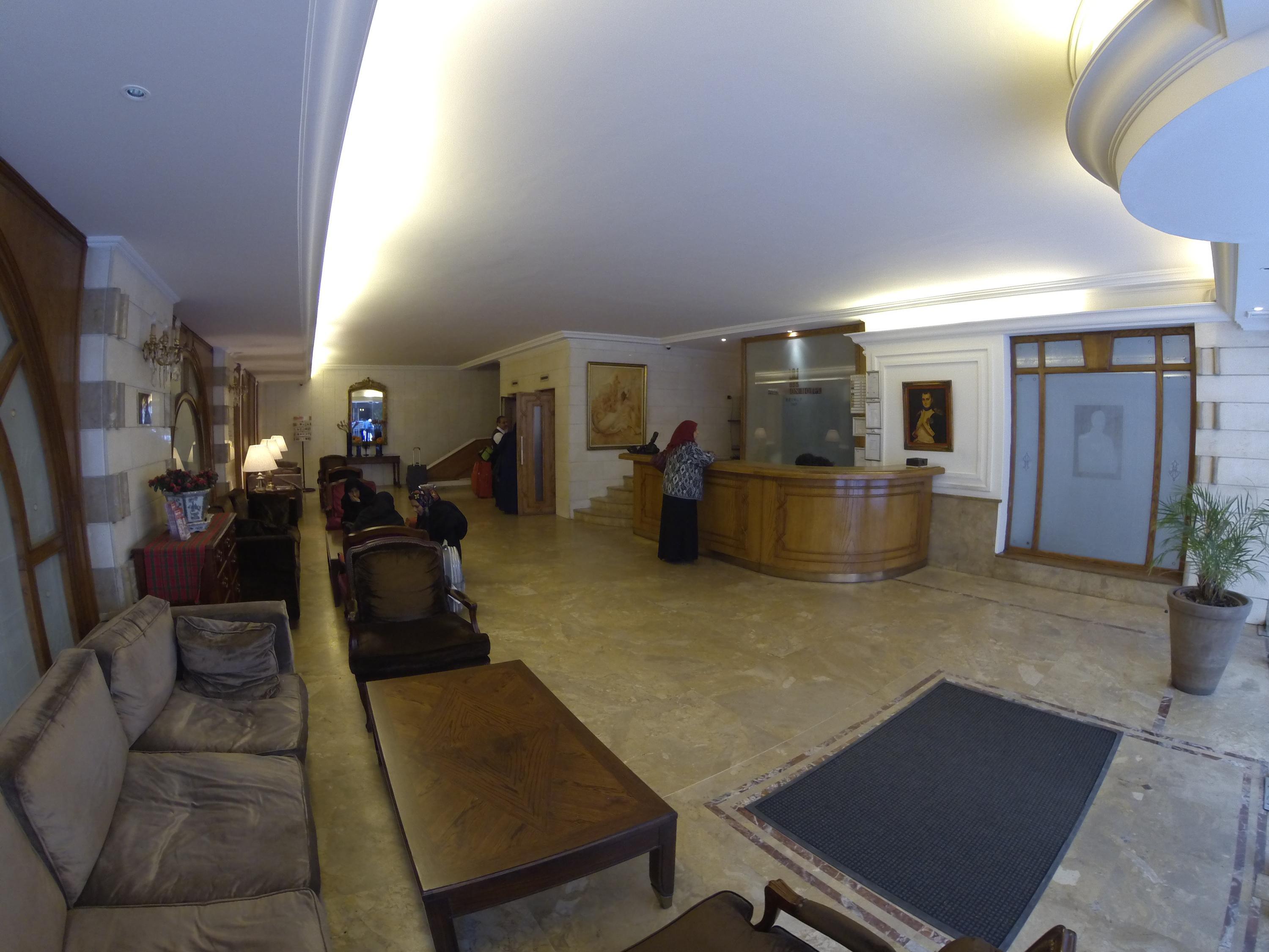 Napoleon Hotel Beiroet Buitenkant foto