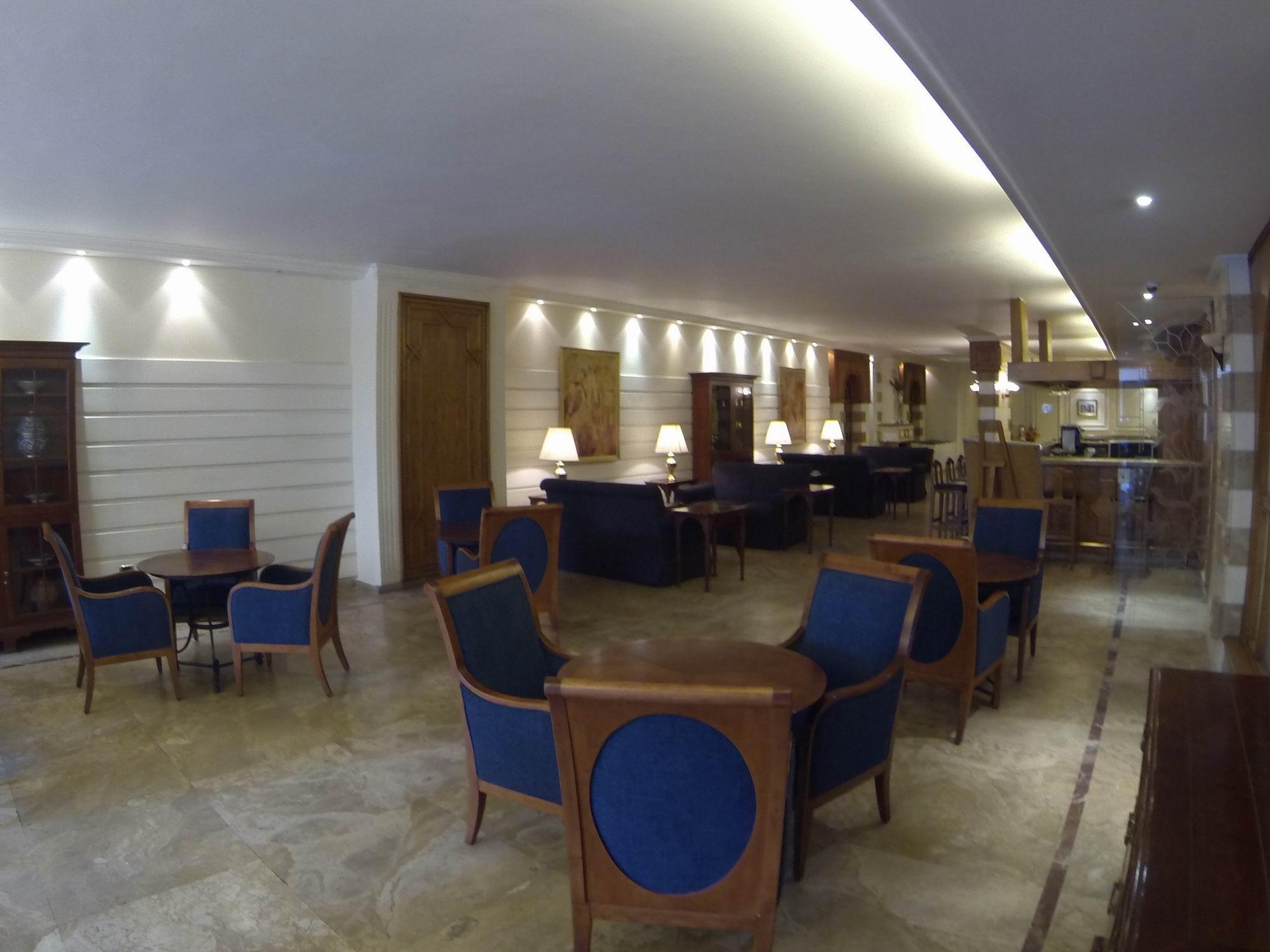Napoleon Hotel Beiroet Buitenkant foto