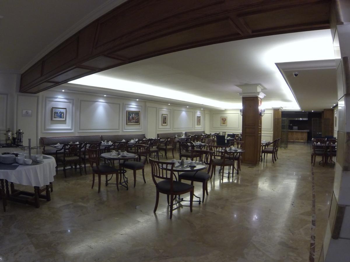 Napoleon Hotel Beiroet Buitenkant foto